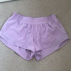 LuLuLemon Hotty Hot short 2.5